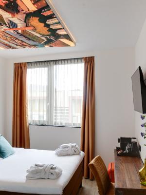 Kamer met queensize bed — Hotel het Dok