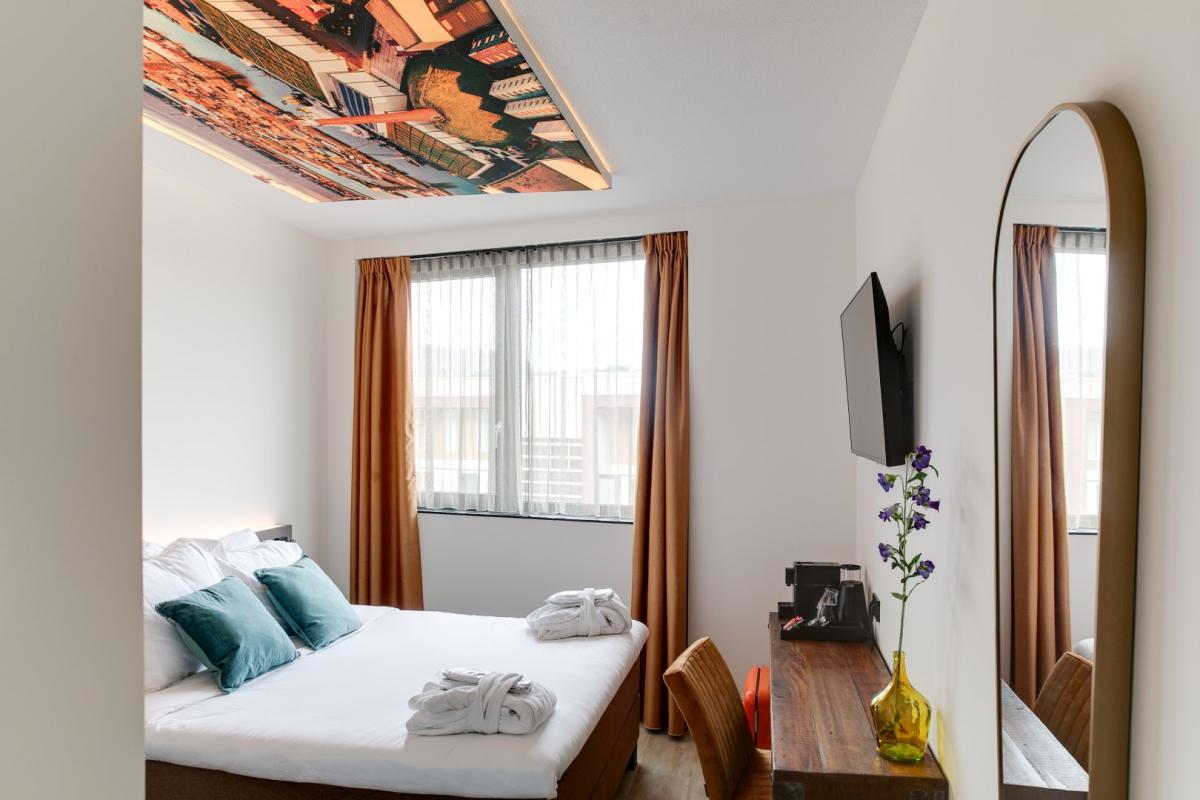 Kamer met queensize bed — Hotel het Dok